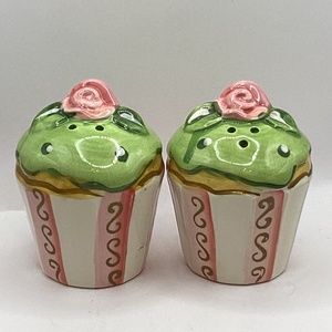 Salt & Pepper Shakers Ceramic Green Frosted Cup Cake 3.25"
